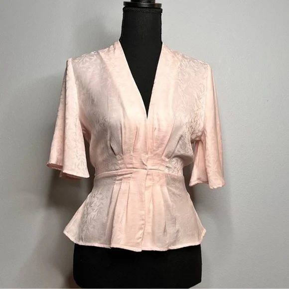 ASTR Blush Pink Satin Pleated Front V Neck Tie Kimono Top - Picture 13 of 14